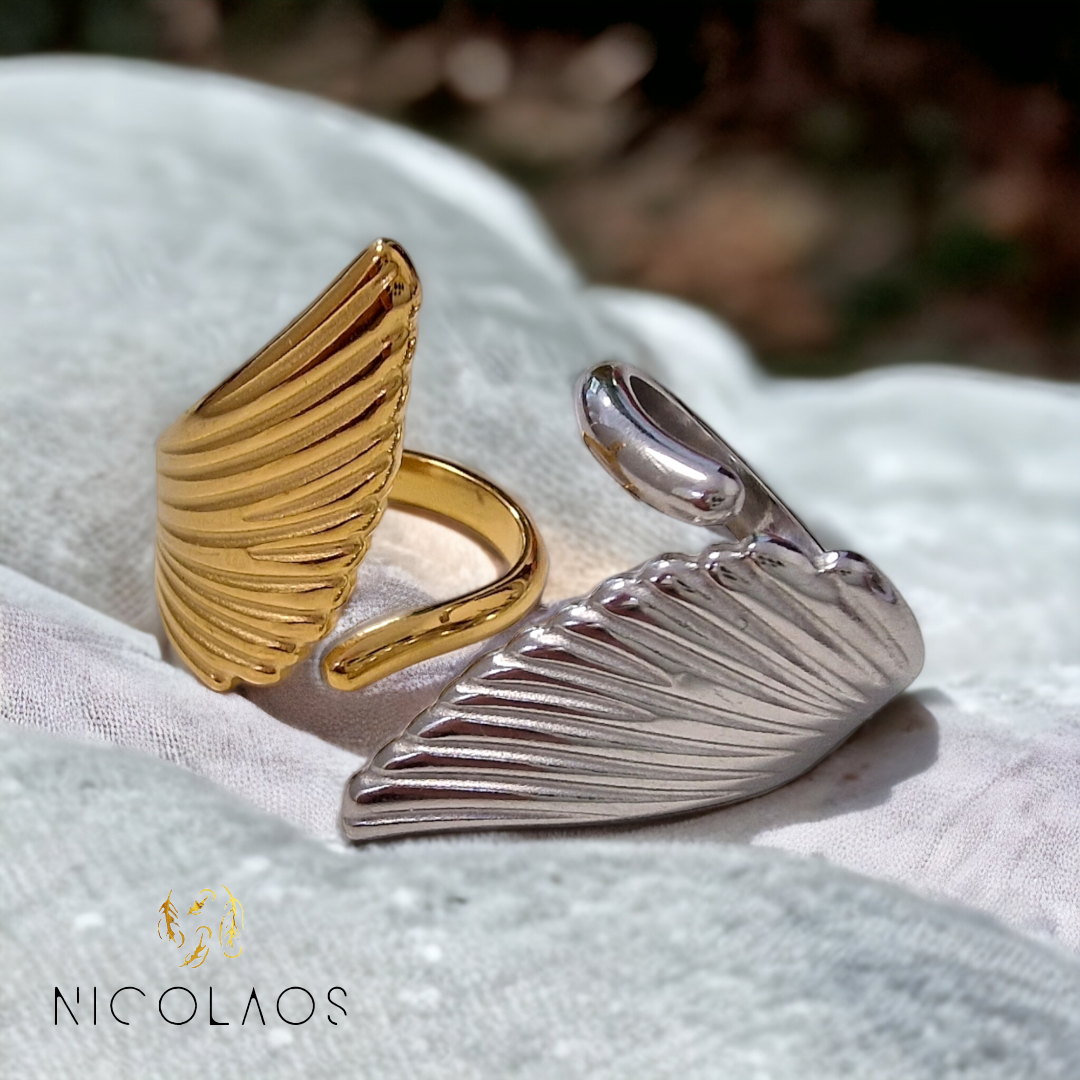 Δαχτυλίδι "Angel Care" από ανοξείδωτο ατσάλι με λεπτομερές ανάγλυφο φινίρισμα