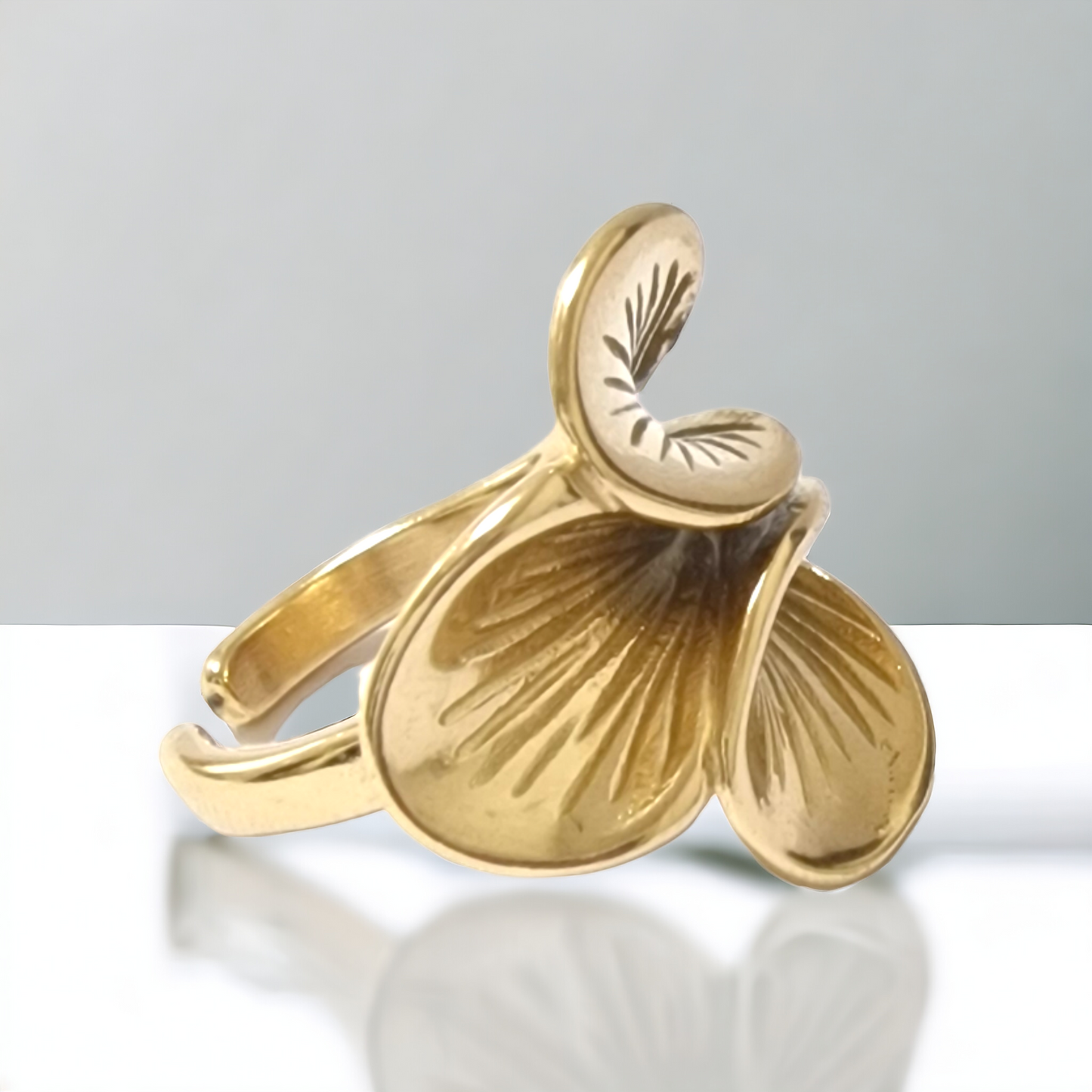 Δαχτυλίδι 'Freria' από ανοξείδωτο ατσάλι με περίτεχνο ανάγλυφο φινίρισμα