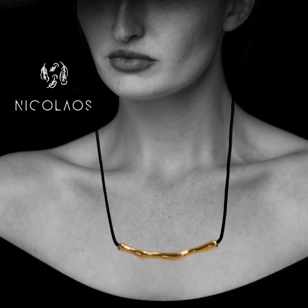 Κολιέ 'Karly' με κορδόνι και μεταλλικά στοιχεία από ανοξείδωτο ατσάλι