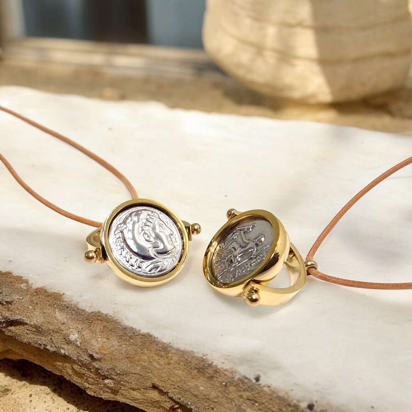 LIMITED κολιέ κρεμαστό 'Great' με δερμάτινο κορδόνι και μοτίφ διπλής όψης από ανοξείδωτο ατσάλι με ανάγλυφο φινίρισμα