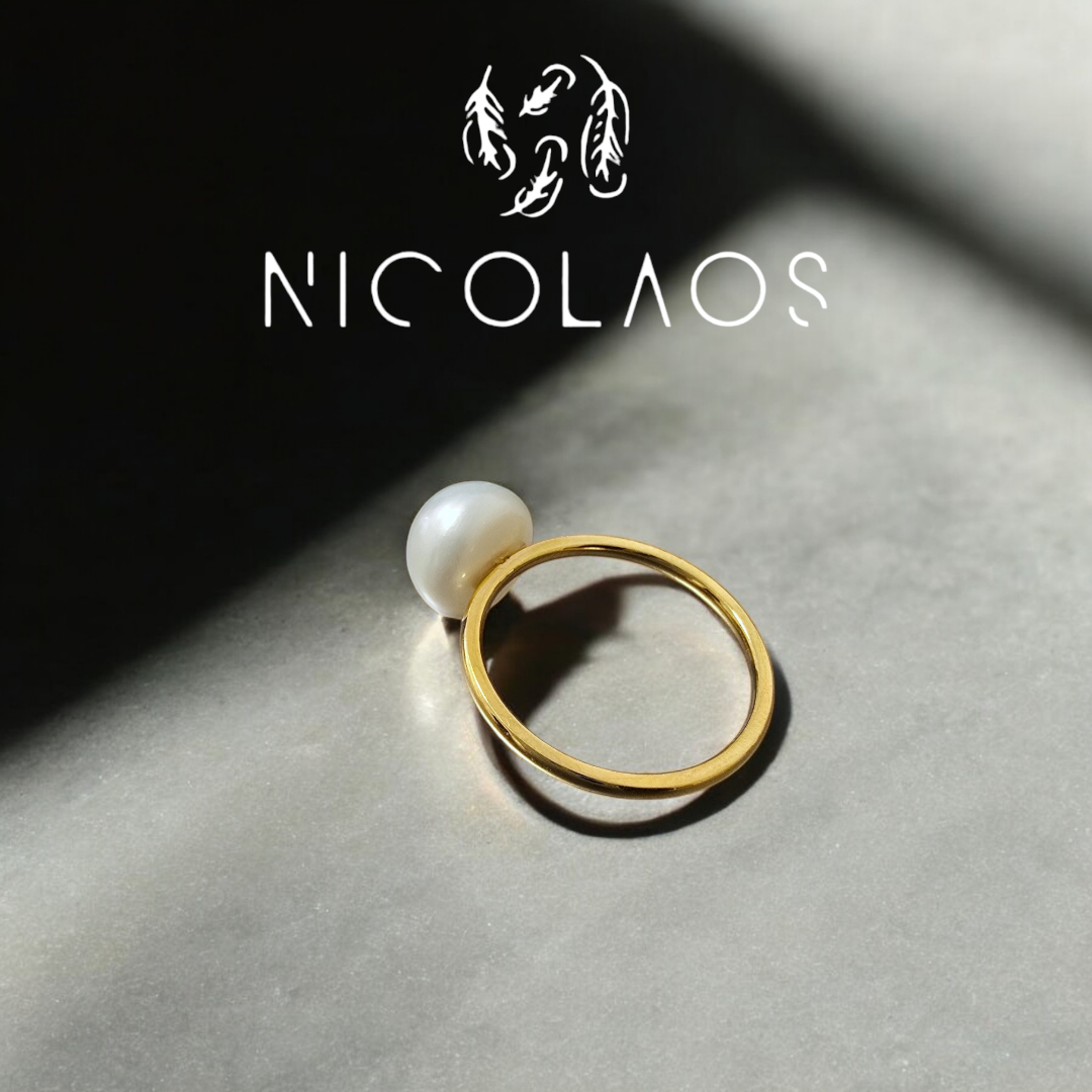 Μονόπετρο δαχτυλίδι 'Deep Treasure' από ανοξείδωτο ατσάλι με πραγματικό λευκό μαργαριτάρι ποικιλίας Baroque