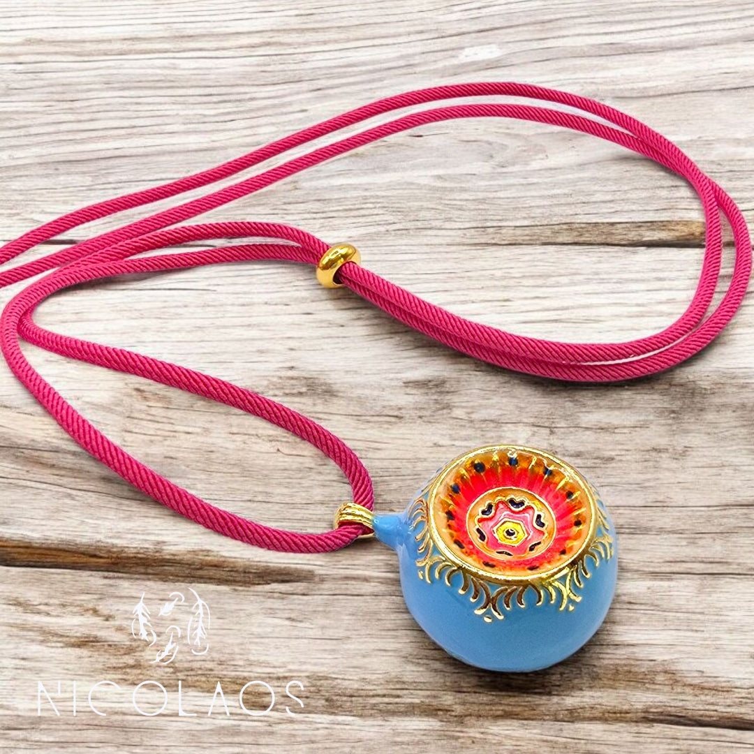 Κρεμαστό κολιέ 'Mandala' απο ανοξείδωτο ατσάλι με λεπτομερή βαφή σμάλτου