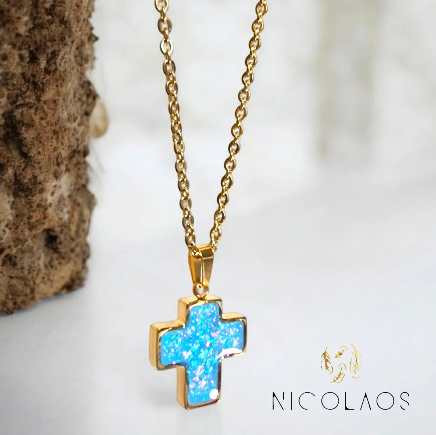 Κολιέ με σταυρό 'Aquosso paradise' από ανοξείδωτο ατσάλι με τεχνητό οπάλ