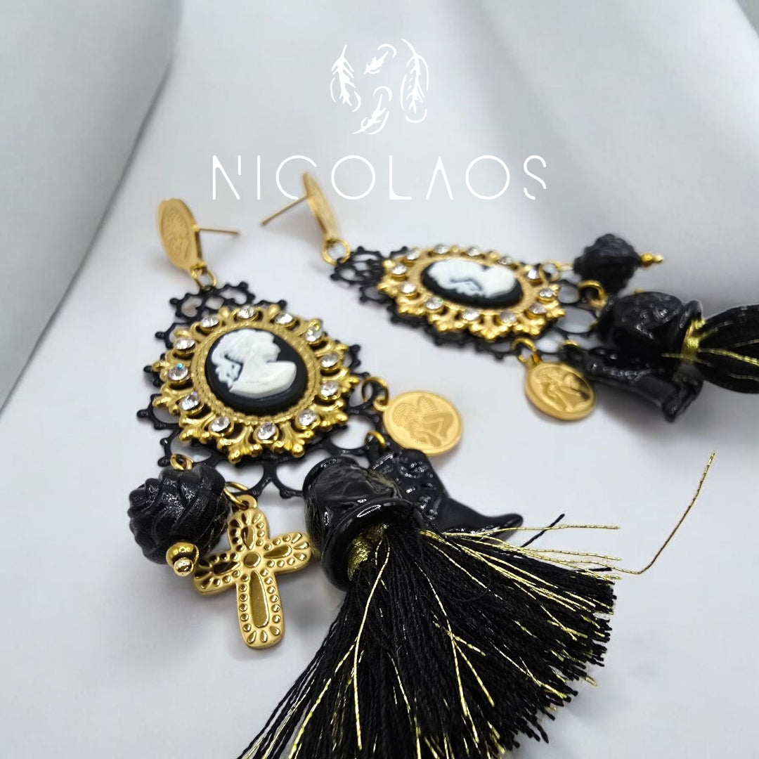 Χειροποίητα μακριά σκουλαρίκια 'Lady Bold' απο ανοξείδωτο ατσάλι με ανάγλυφο καμέο