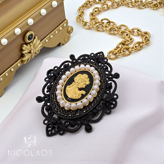 Κολιέ 'Aeriana' απο ανοξείδωτο ατσάλι με μεγάλο μοτίφ καμέο