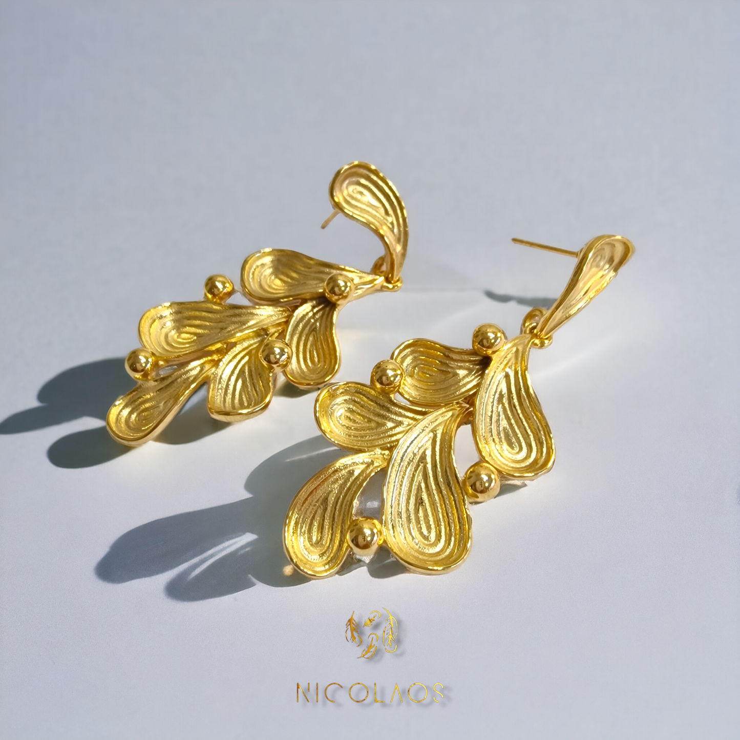 Σκουλαρίκια 'Aleana' από χρυσό ανοξείδωτο ατσάλι με ανάγλυφο φινίρισμα