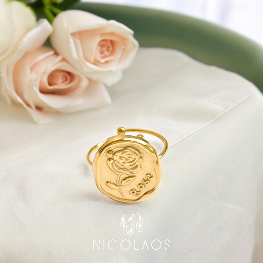 Δαχτυλίδι 'Rosa oro' από ανοξείδωτο ατσάλι με ανάγλυφο σχέδιο