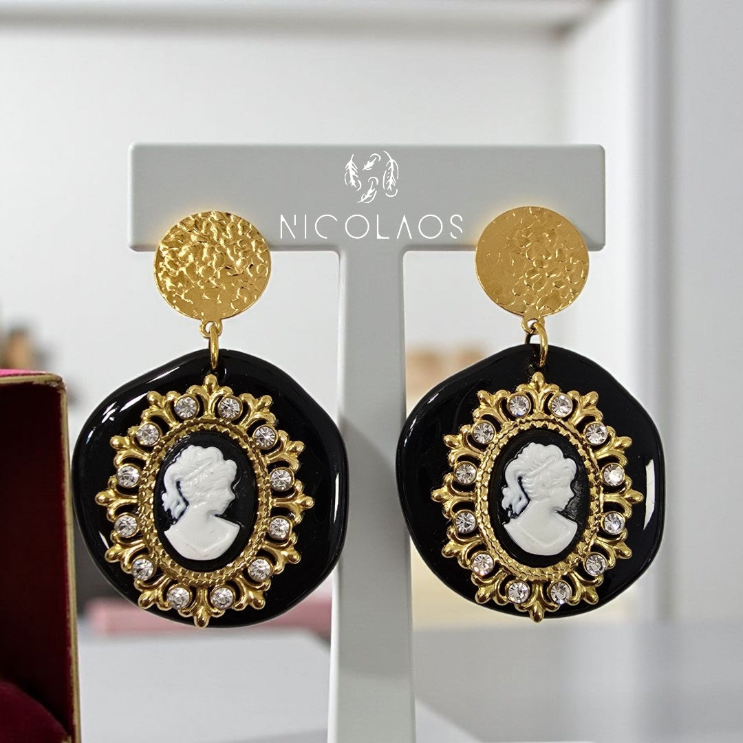 Σκουλαρίκια 'Erikka IV' απο ανοξείδωτο ατσάλι με ανάγλυφο καμέο