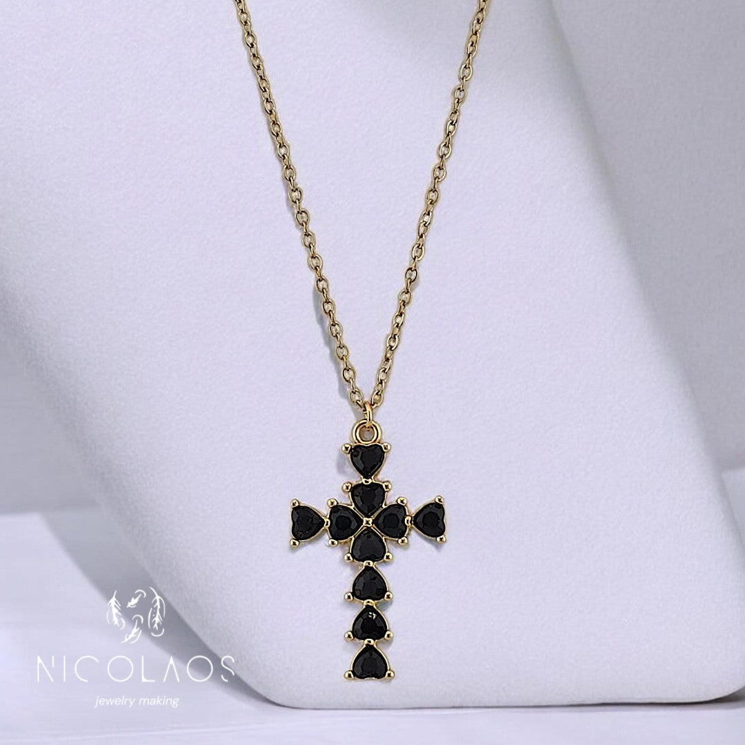 Σταυρός ' Noir Elegance ' απο ανοξείδωτο ατσάλι με μαύρα ζιργκόν σε σχήμα καρδιάς *συνοδεύεται από την αλυσίδα του