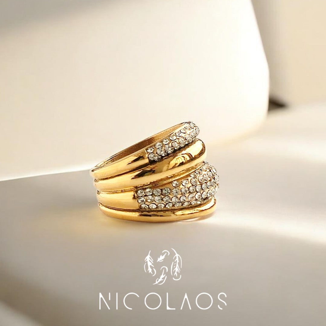 Δαχτυλίδι ' Diamond curves ' απο χρυσό ανοξείδωτο ατσάλι με λευκά ζιργκόν