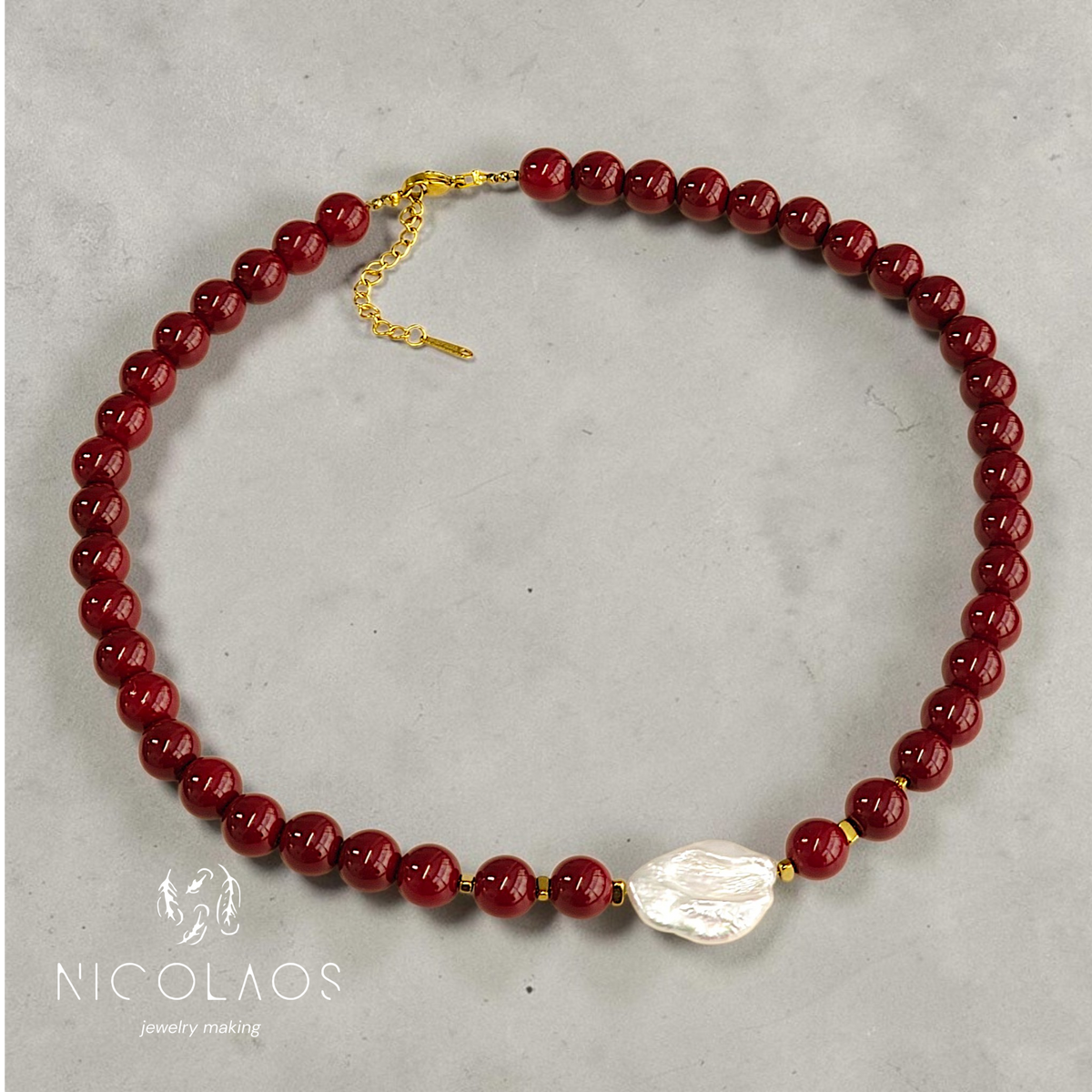 Χειροποίητο κολιέ ' Burgundy shine ' με λίθους Garnet και μεγάλο μαργαριτάρι Baroque