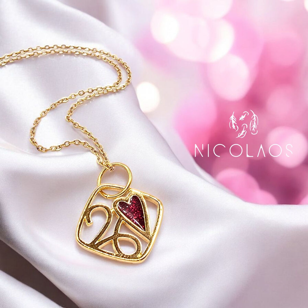 Κολιέ Γούρι 26 'Salute' απο ανοξείδωτο ατσάλι με βαφή γκλιτερ σμάλτου