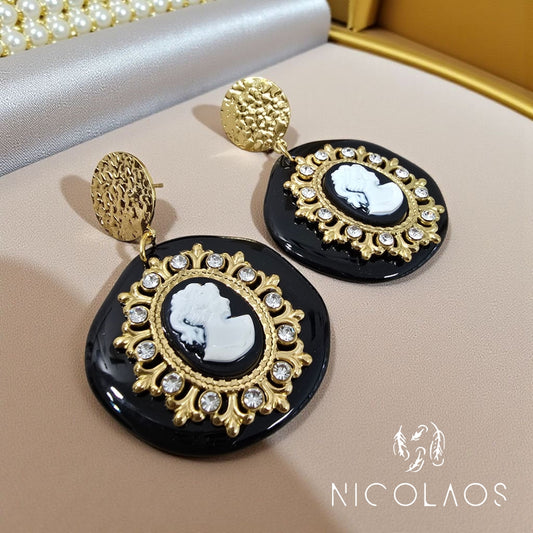 Σκουλαρίκια 'Erikka IV' απο ανοξείδωτο ατσάλι με ανάγλυφο καμέο