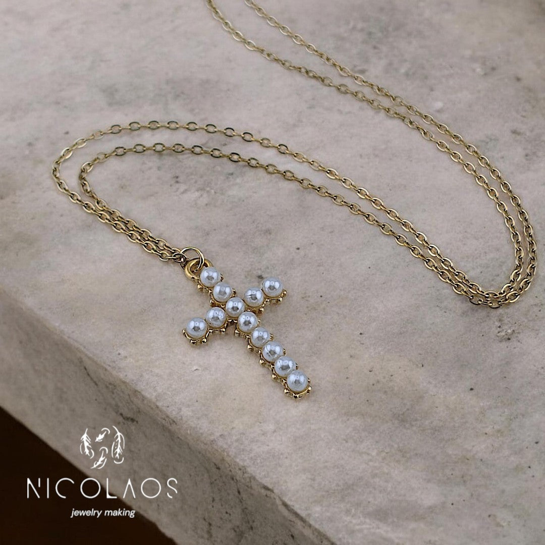 Σταυρός ' Mini chic pearl ' απο ανοξείδωτο ατσάλι με μικρές πέρλες *συνοδεύεται απο την αλυσίδα του